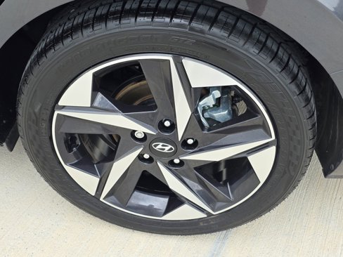 Used 2022 Hyundai Elantra Limited image 9