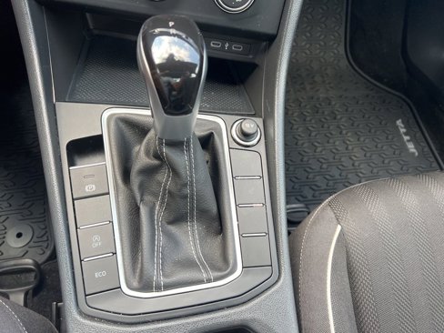 Used 2024 Volkswagen Jetta Sport image 19