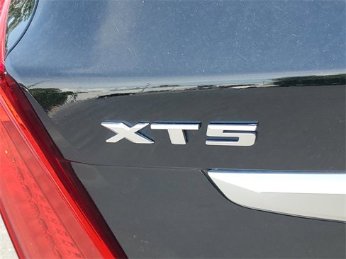 Used 2018 Cadillac XT5 Luxury w/ Driver Awareness Package image 10