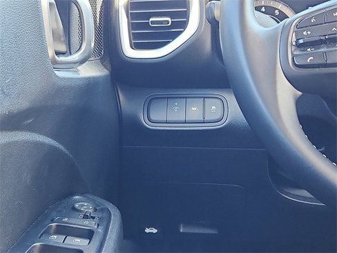 Certified 2021 Hyundai Venue SEL w/ Premium Package image 12
