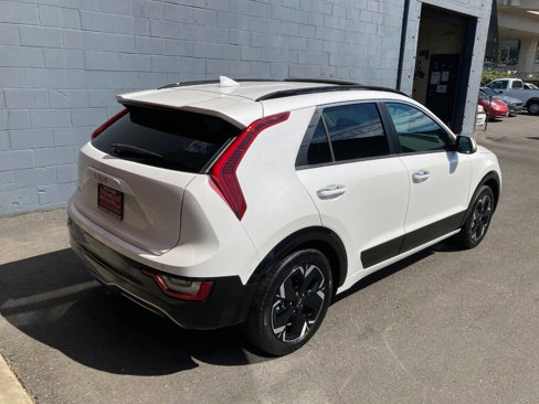 Used 2023 Kia Niro Wave image 3