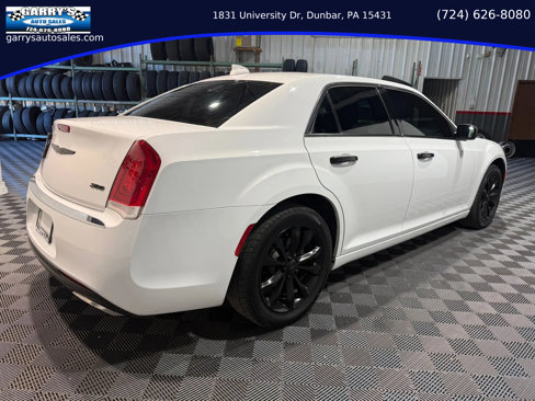 Used 2018 Chrysler 300 Limited image 5