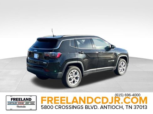 New 2025 Jeep Compass Latitude image 8