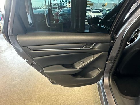 Used 2018 Honda Accord Sport image 25