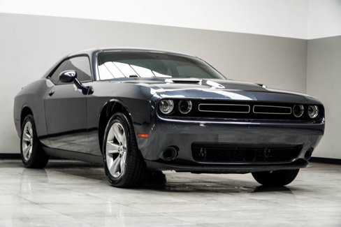 Used 2019 Dodge Challenger SXT image 4