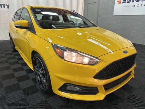 Used 2017 Ford Focus ST image 2