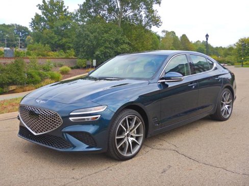 Used 2025 Genesis G70 2.5T image 1