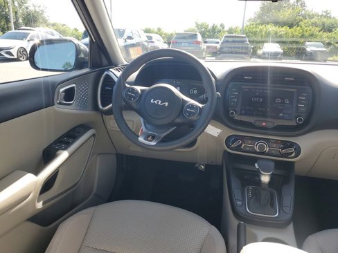 Used 2023 Kia Soul LX image 7