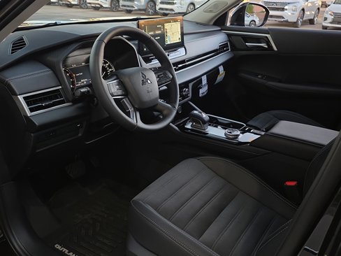 New 2025 Mitsubishi Outlander SE image 9