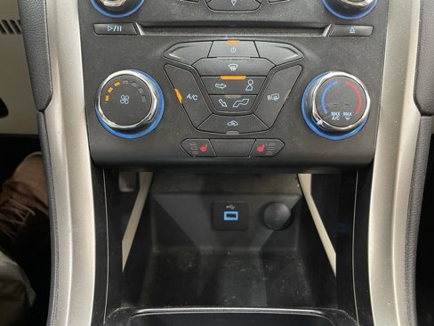 Used 2018 Ford Fusion SE image 25