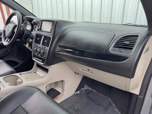 Used 2019 Dodge Grand Caravan SXT image 12