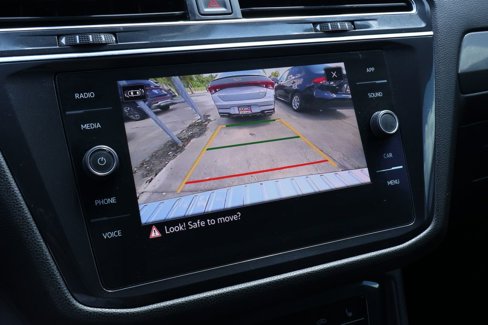 Used 2022 Volkswagen Tiguan SE R-Line image 4
