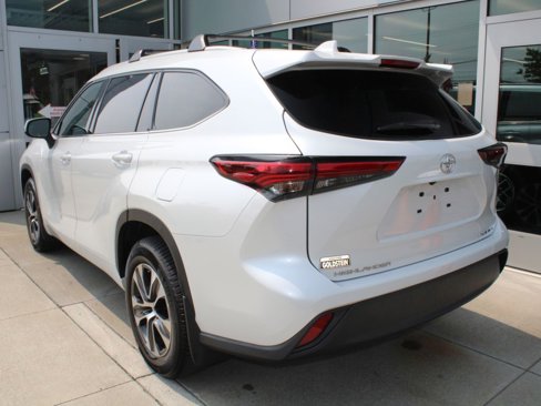 Used 2022 Toyota Highlander XLE image 7
