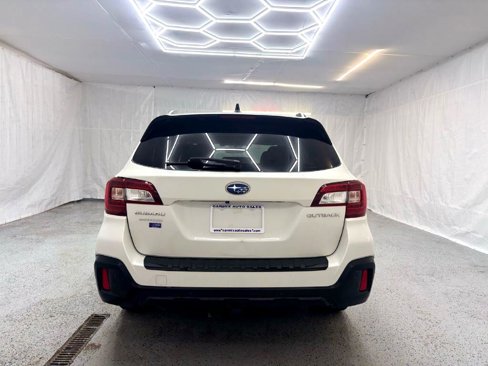 Used 2019 Subaru Outback 2.5i Touring image 4