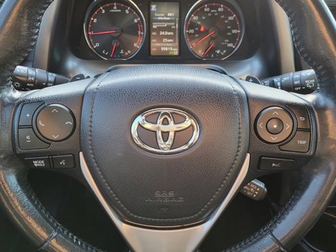 Used 2018 Toyota RAV4 SE image 29