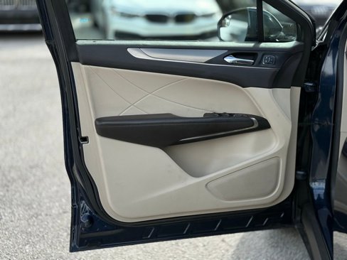 Used 2017 Lincoln MKC Premiere image 9