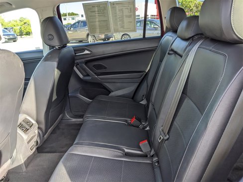 Used 2020 Volkswagen Tiguan SE w/ Panoramic Sunroof Package image 19