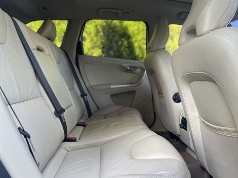 Used 2010 Volvo XC60 T6 image 21