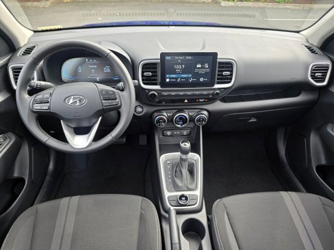 New 2025 Hyundai Venue SEL image 18