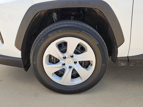 Used 2024 Toyota RAV4 LE image 5