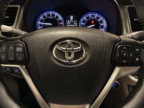 Used 2016 Toyota Highlander Limited image 19
