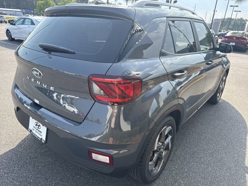 New 2025 Hyundai Venue SEL image 4