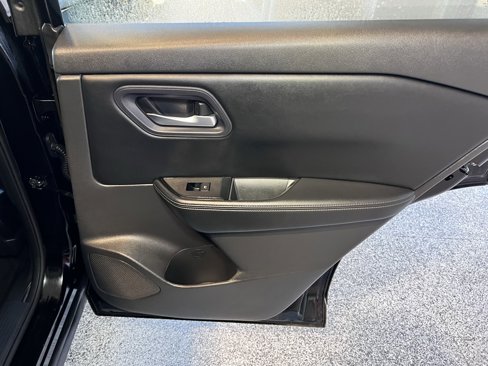 Used 2024 Nissan Rogue SV image 50