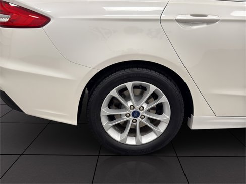 Used 2019 Ford Fusion SE image 25