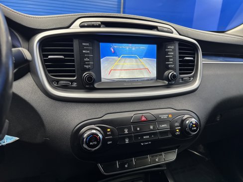 Used 2017 Kia Sorento LX w/ LX Convenience Package image 21