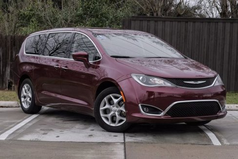 Used 2018 Chrysler Pacifica Touring Plus w/ Tire & Wheel Group image 8