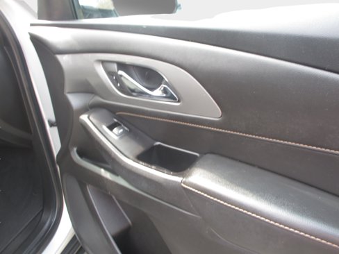 Used 2018 Chevrolet Traverse LT image 15
