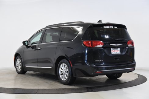 Used 2017 Chrysler Pacifica Touring-L image 6