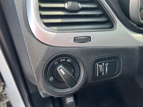 Used 2016 Dodge Journey SE image 21
