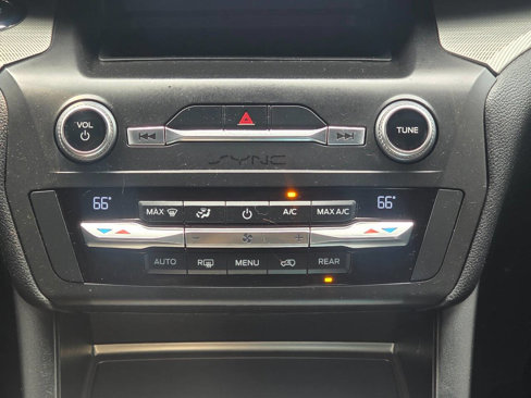 Used 2020 Ford Explorer XLT image 18