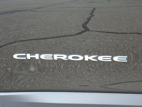 Used 2022 Jeep Cherokee Limited image 33