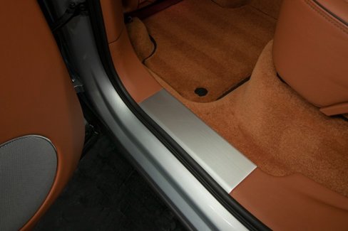 Used 2023 Bentley Bentayga Plug-In Hybrid image 46