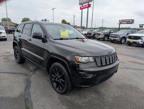 Used 2017 Jeep Grand Cherokee Altitude image 2