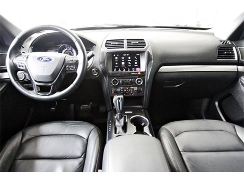 Used 2018 Ford Explorer XLT w/ Equipment Group 202A image 8