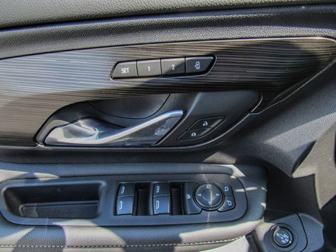 New 2024 GMC Terrain SLT w/ Tech Package image 13