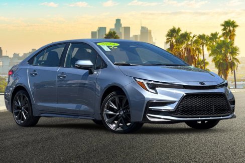 Used 2024 Toyota Corolla SE image 2
