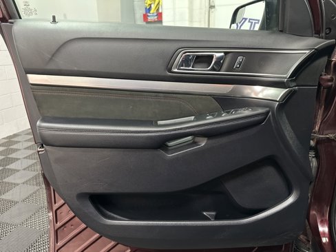 Used 2018 Ford Explorer XLT w/ Equipment Group 202A image 18