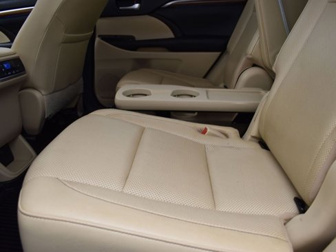 Used 2019 Toyota Highlander Limited image 18