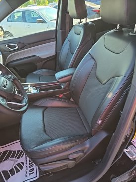 Used 2024 Jeep Compass Latitude image 15