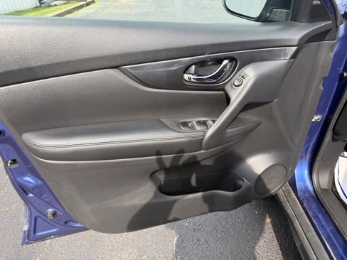 Used 2018 Nissan Rogue S image 13