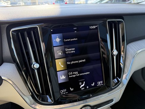 Used 2021 Volvo V60 T5 Cross Country image 19