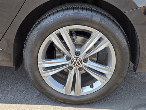 Used 2024 Volkswagen Jetta SE image 9