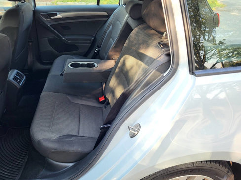 Used 2019 Volkswagen Golf S image 15