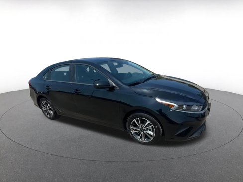Used 2024 Kia Forte LXS image 2