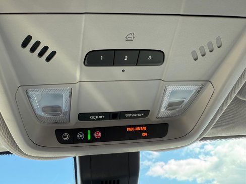 Used 2018 Chevrolet Equinox Premier image 27
