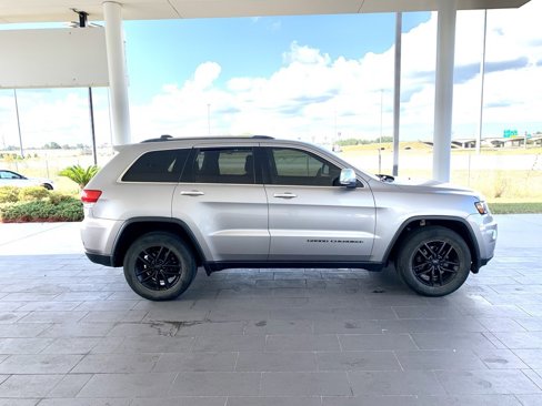 Used 2019 Jeep Grand Cherokee Limited w/ Luxury Group II image 4